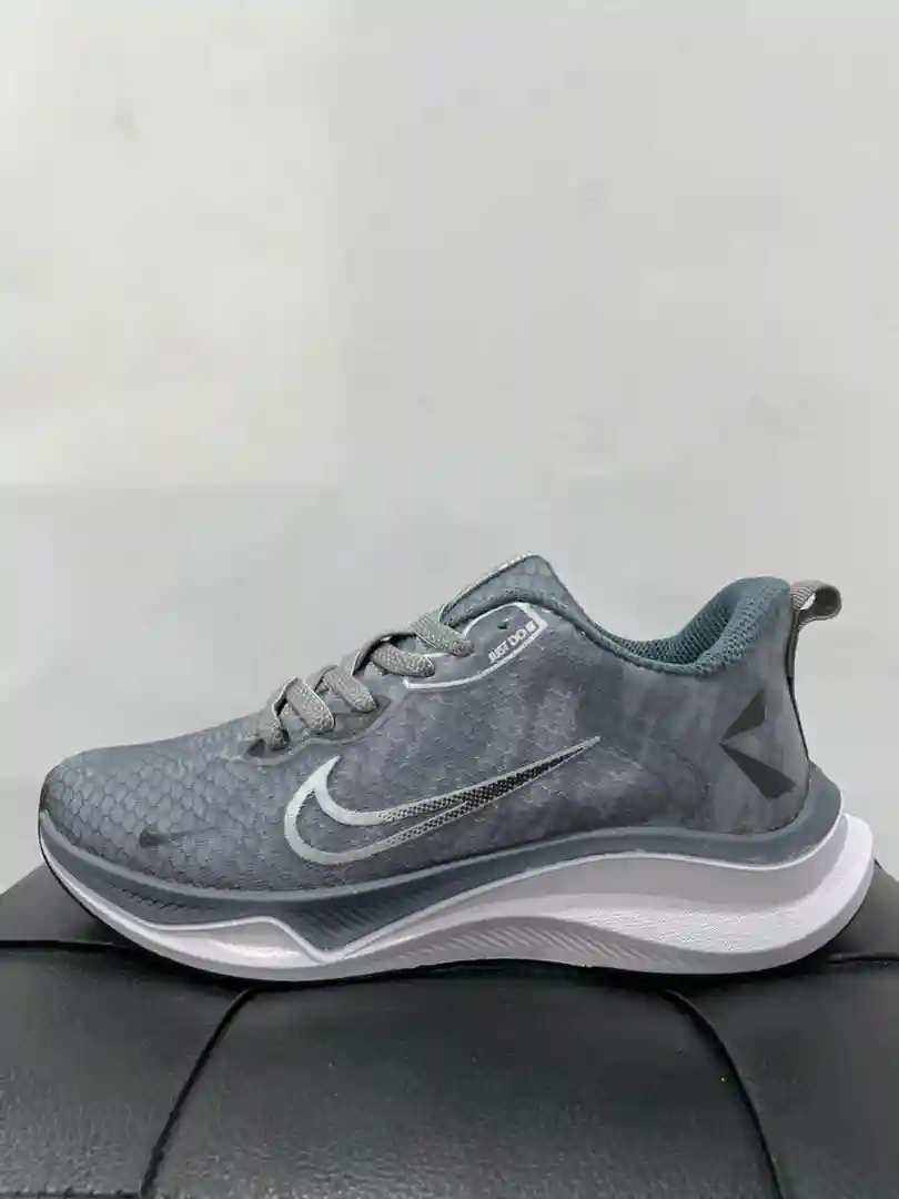 نایک زوم طوسی