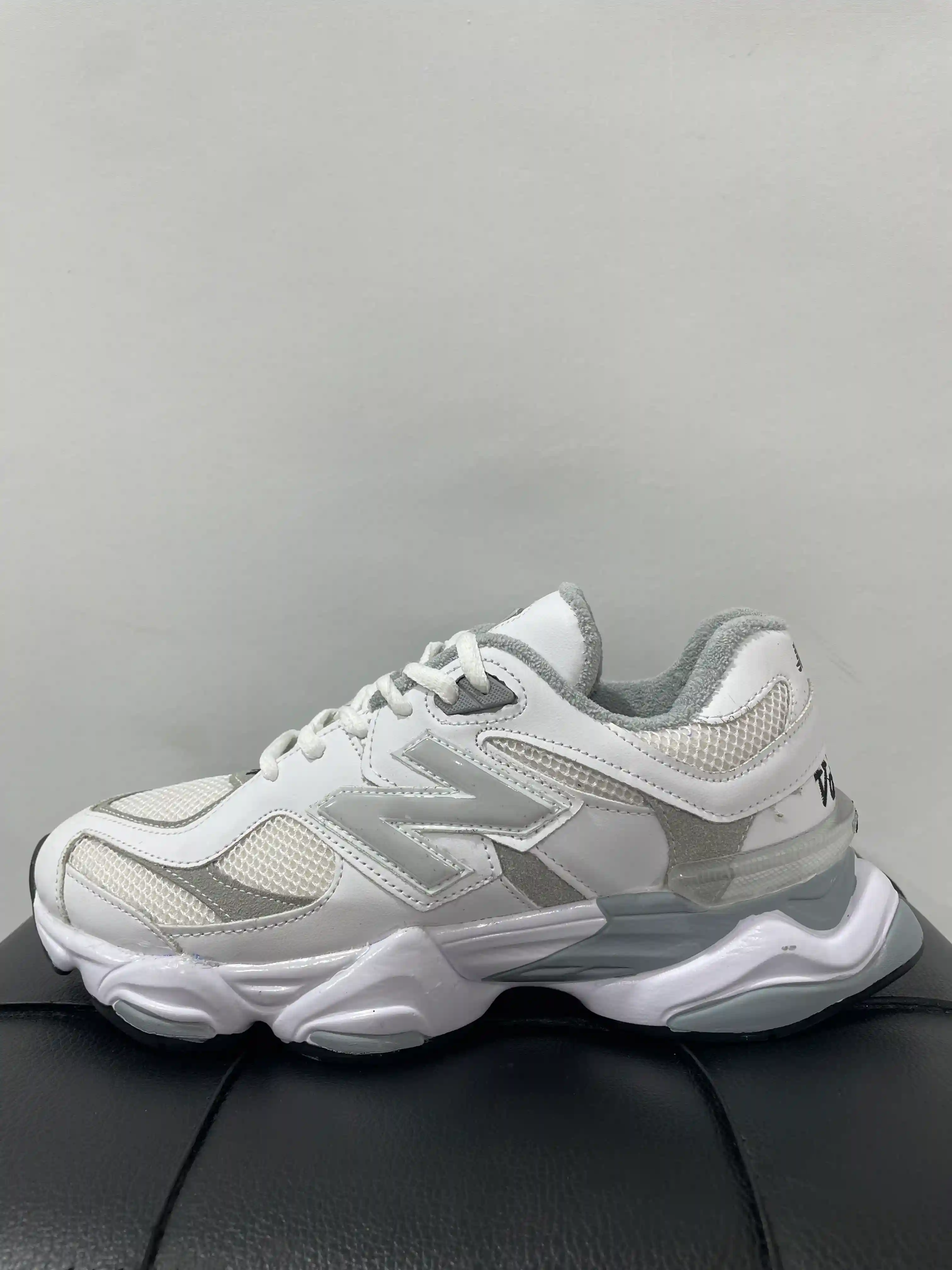 نیوبالانس ۹۰۶۰ سفید فوم