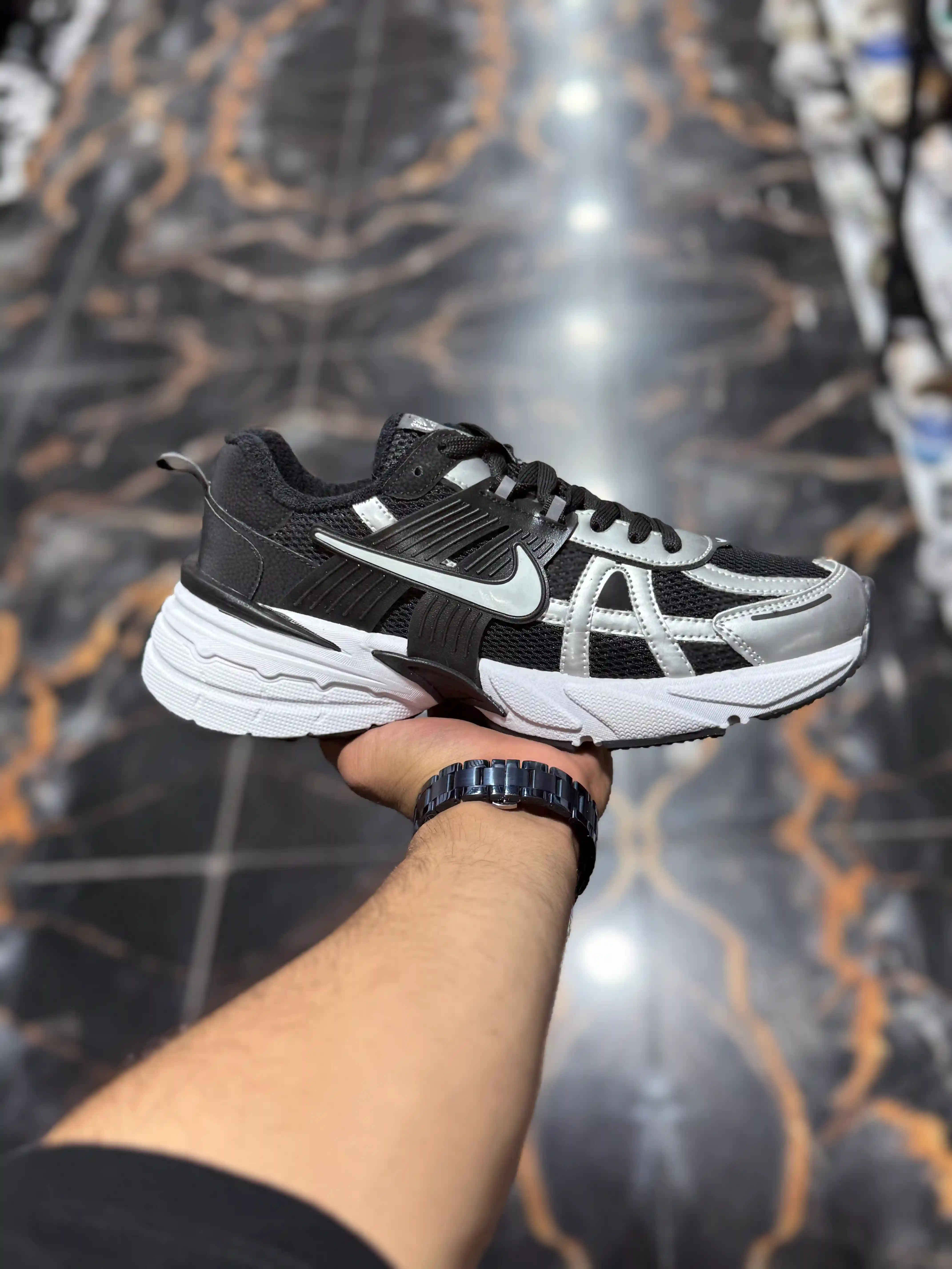 V2k مشکی نقره ای