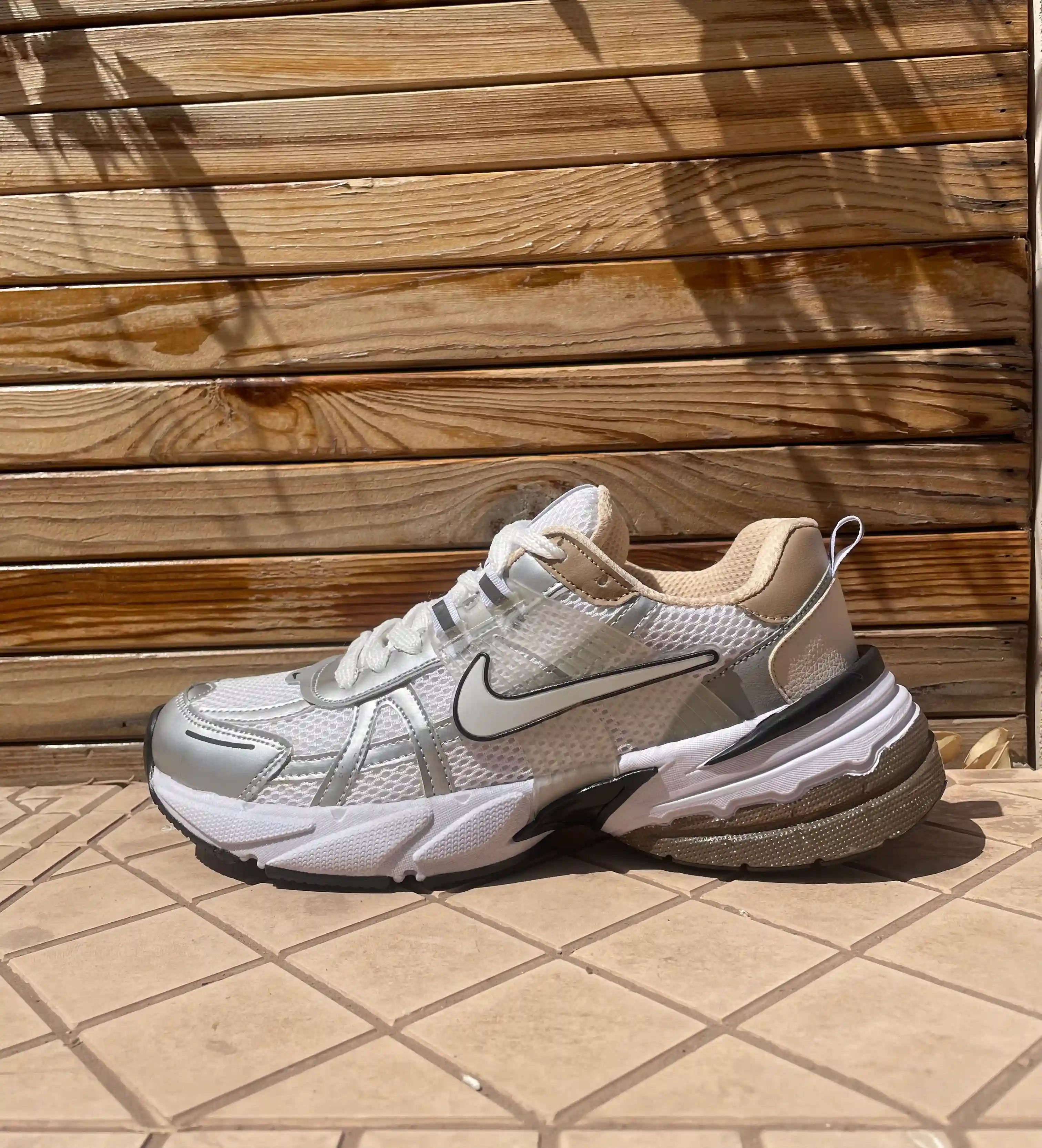 V2kسفید نقره ای 